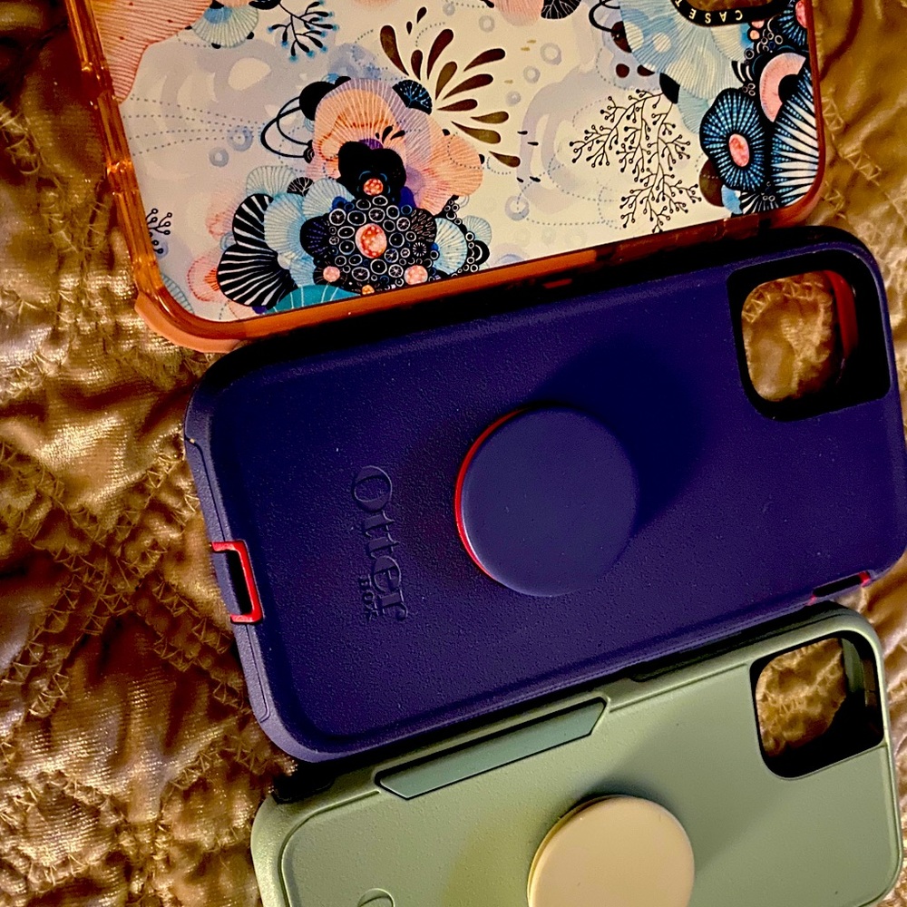 iPhone 11 case. Castify and otterbox brand